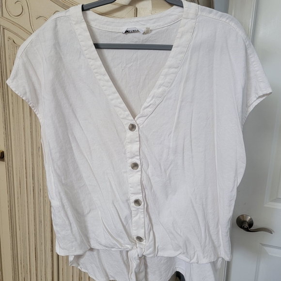 Caslon Tops - Caslon White Button-Front Tie Hem Top with V-Neck